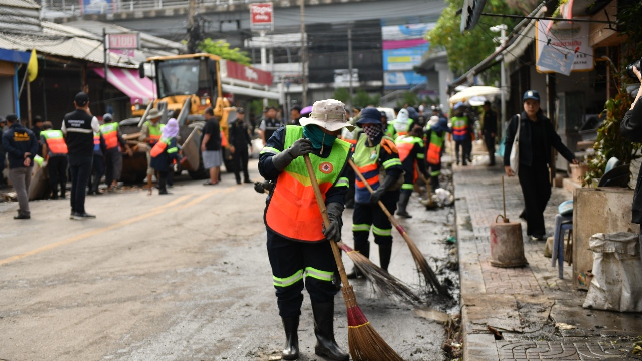 กทม. ระดมกำลัง เร่งฟื้นฟูเคหะคลองจั่น คาดกลับคืนสู่สภาพปกติภายใน 2 วัน
