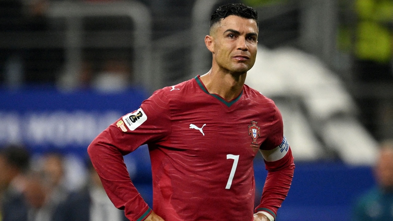 Ronaldo Steps Aside, Portugal National Team Gets New Number 7