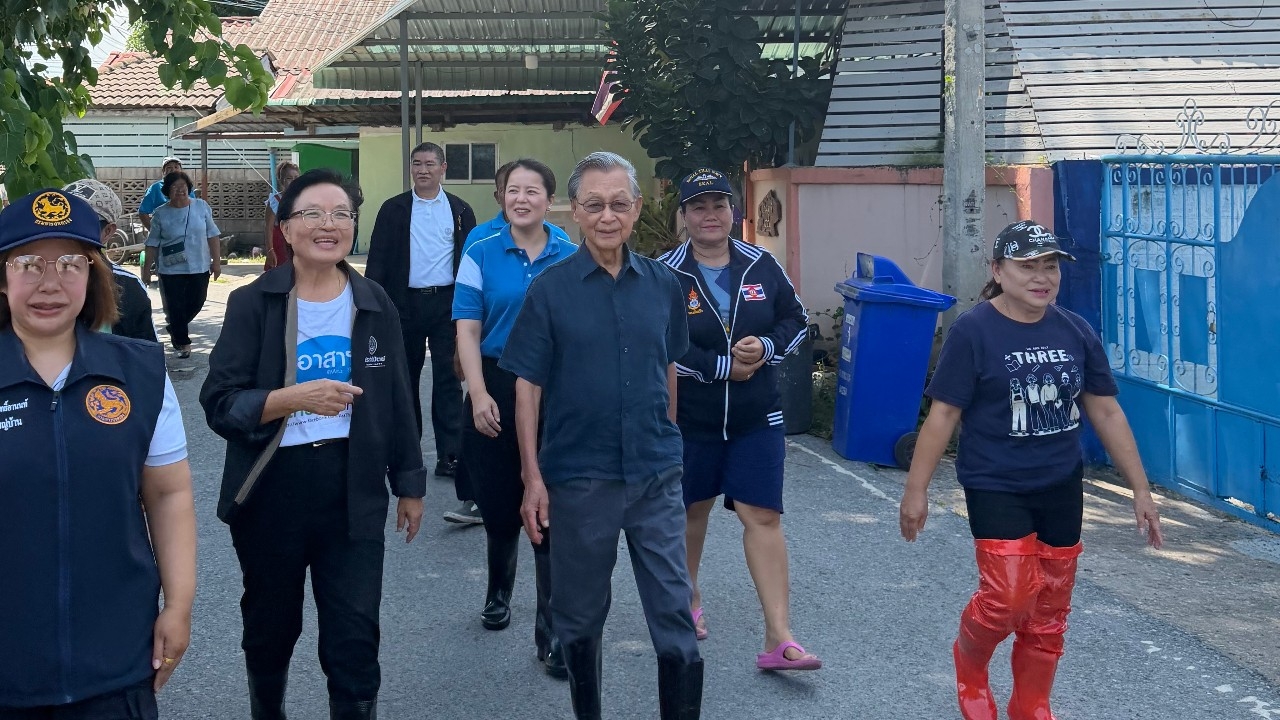 “ชวน”  ลุยช่วยน้ำท่วมชาวลพบุรี ฟังปัญหาประชาชนเตรียมนำไปสะท้อนกลางสภาฯ