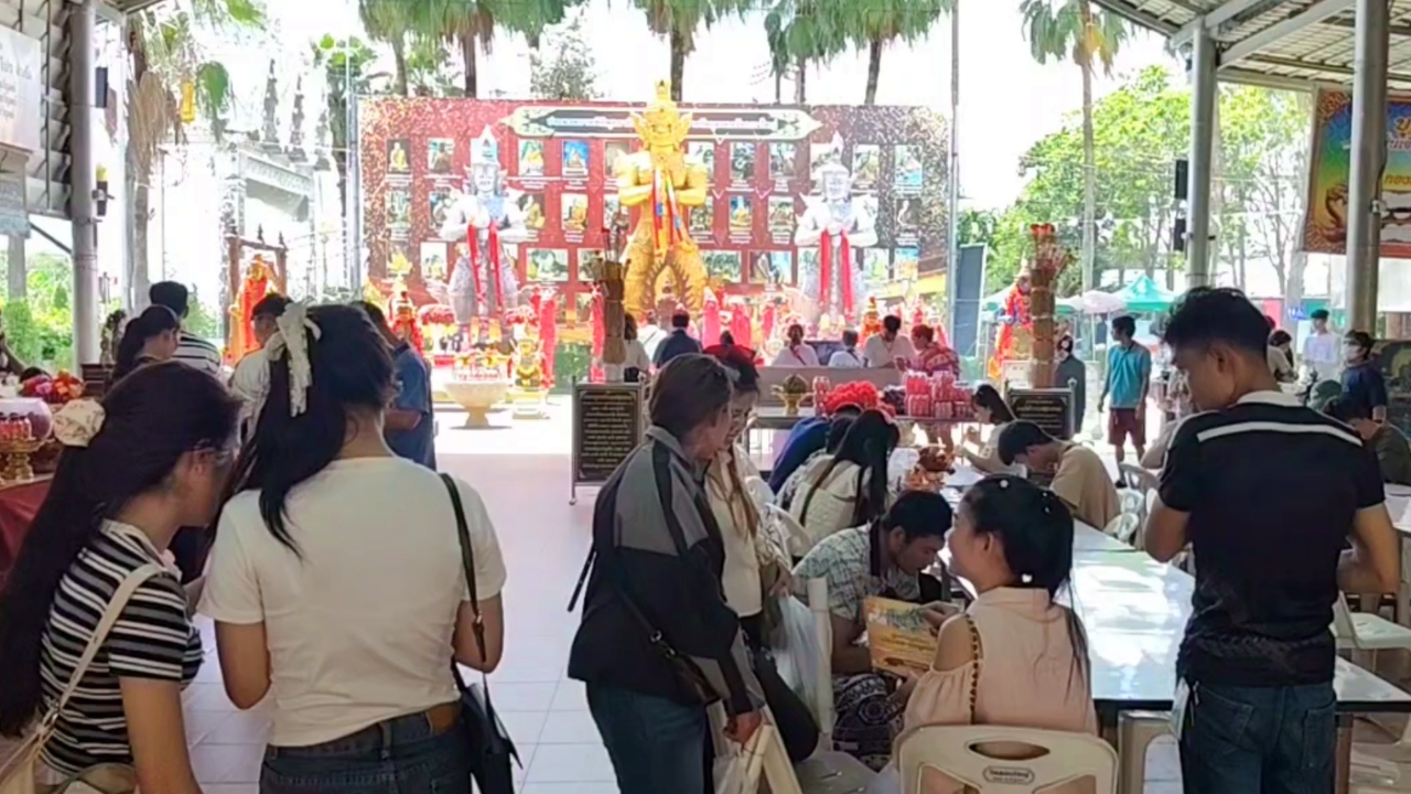 หนุ่มนนท์รับโชค 4 งวดติดจุดธูปเสี่ยงทาย “ท้าวเวสสุวรรณ” หวังนำเลขเด็ดลุ้นปังอีกงวด