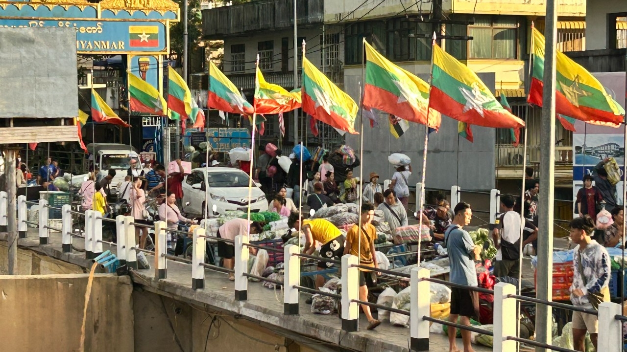 ด่านแม่สาย-ท่าขี้เหล็ก ชุลมุน หลังเมียนมาสั่งเบรกนำเข้าสินค้าไทย ทำต้นทุนพุ่ง