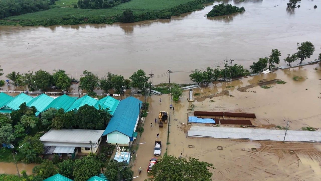 น้ำท่วมเมืองกาญจน์ แนวโน้มเพิ่มสูงขึ้น ที่ท่ามะกาเร่งอพยพกลุ่มเปราะบาง