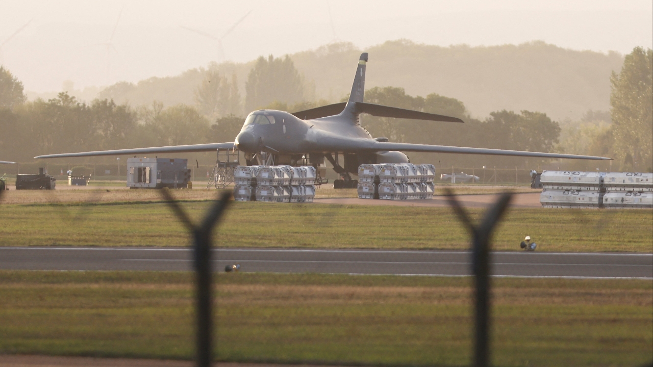 ระทึก อังกฤษประกาศเหตุร้ายแรงที่ฐานทัพ RAF Fairford จับชายหลายคน ต้องสงสัยผิดกฎหมายวัตถุระเบิด