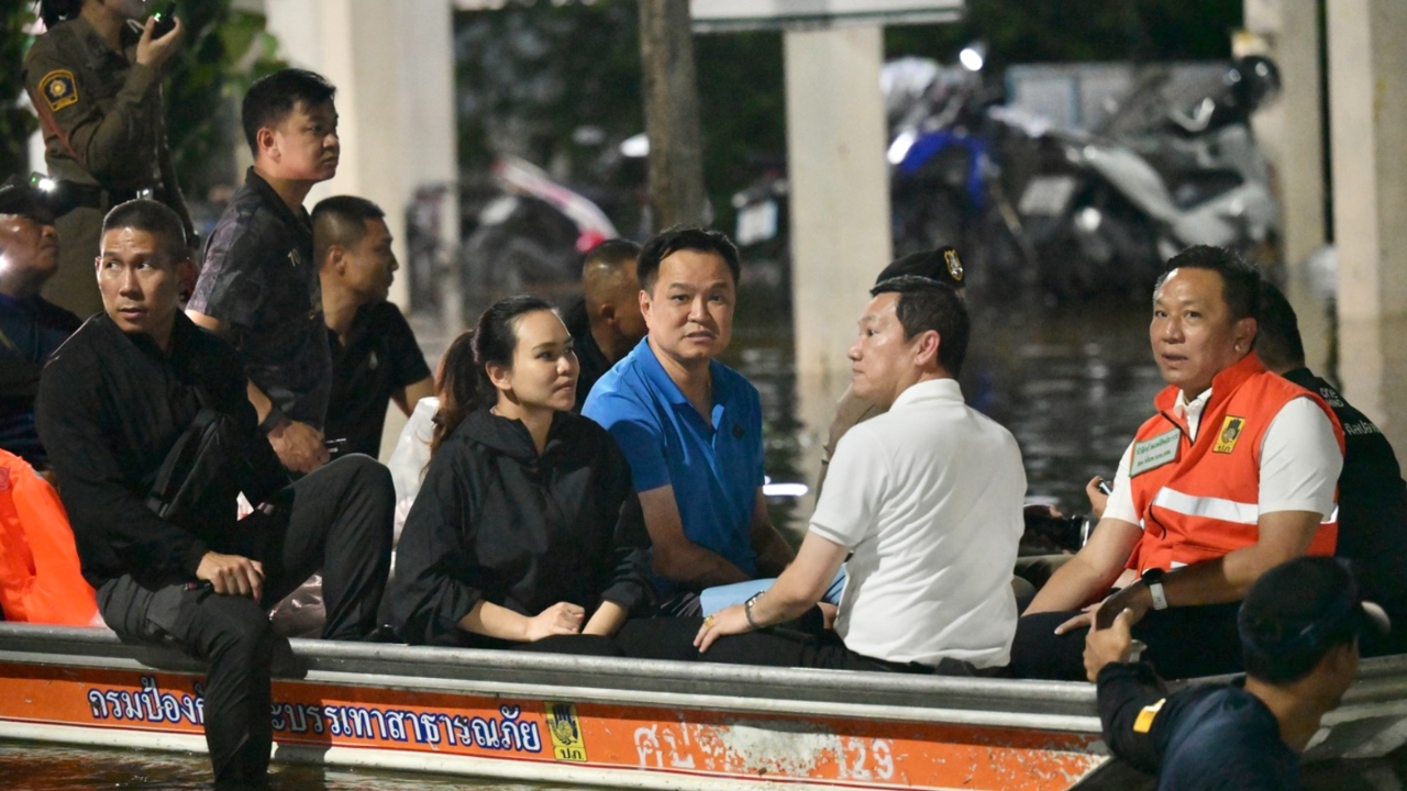 “อนุทิน” เจอทั้งชมทั้งด่า ลงแฟลตคลองจั่นวันที่ 2 ชง ครม. เคาะงบเยียวยา 2,000 ล้านพรุ่งนี้