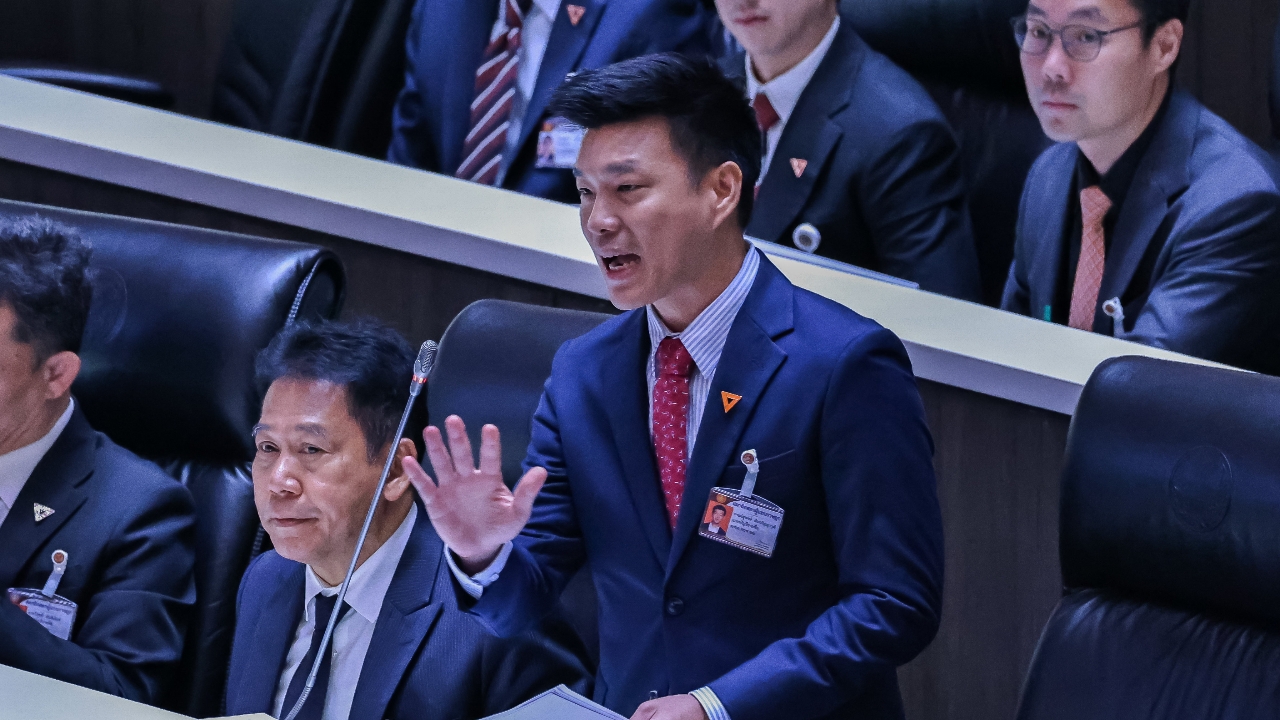 โพลคะแนนนิยมการเมือง ครั้งที่ 3 อันดับ 1 คนหนุนพรรคประชาชน และ “เท้ง” เป็นนายกฯ