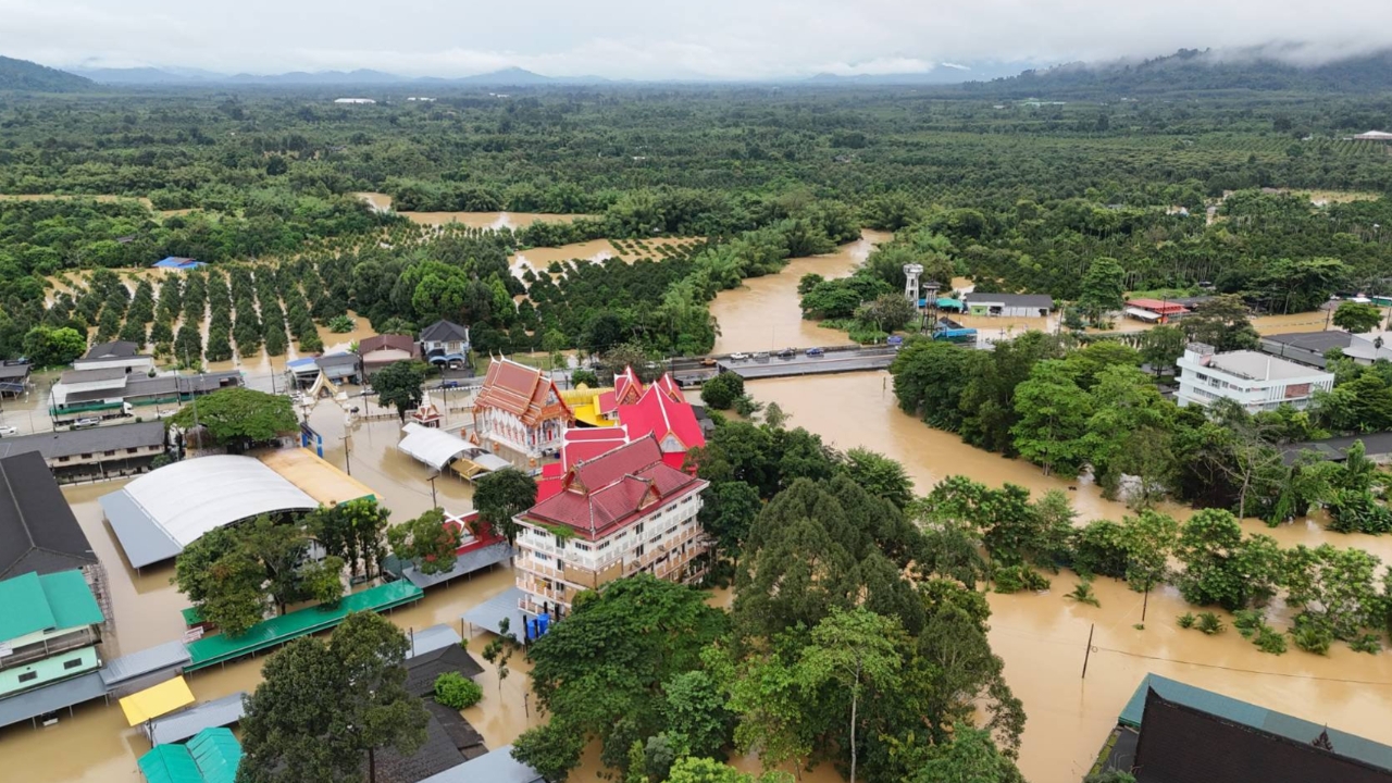 น้ำท่วมสระแก้ว-จันทบุรี คร่าแล้ว 8 ชีวิต “จุลพันธ์” สั่งเร่งตรวจสอบสิทธิช่วยครอบครัว