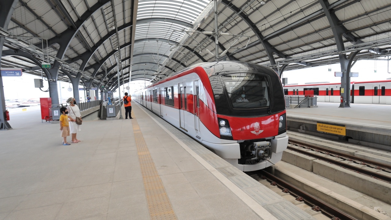 "รถไฟฟ้าสายสีแดง" ทั้ง 2 เส้นทาง กลับมาเปิดให้บริการตามปกติแล้ว