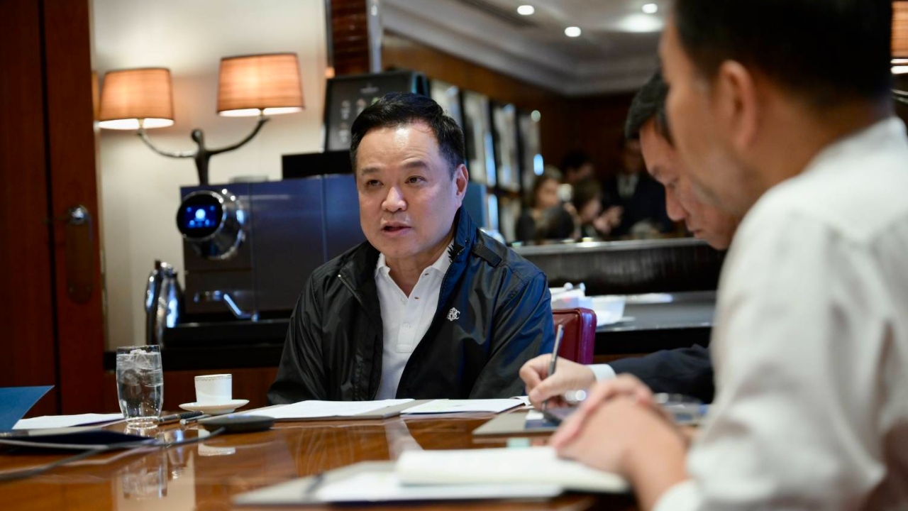 “อนุทิน” ประชุมคอนเฟอเรนซ์จากลอนดอน ติดตามน้ำท่วม ห้ามโยนเป็นเรื่อง “ชัชชาติ”