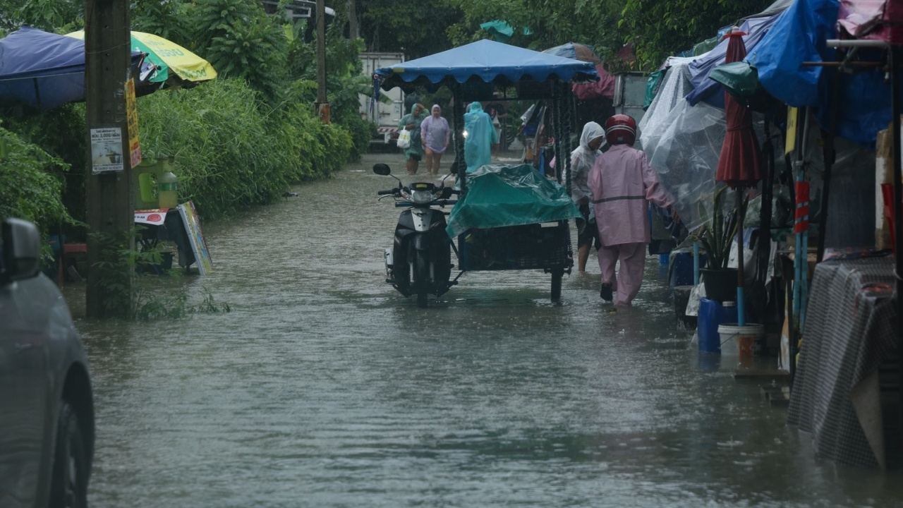 GISTDA เตือนรับมือฝนตกหนัก "ภาคกลาง-ตะวันออก" เสี่ยงน้ำท่วมฉับพลัน 26-27 ก.ย.