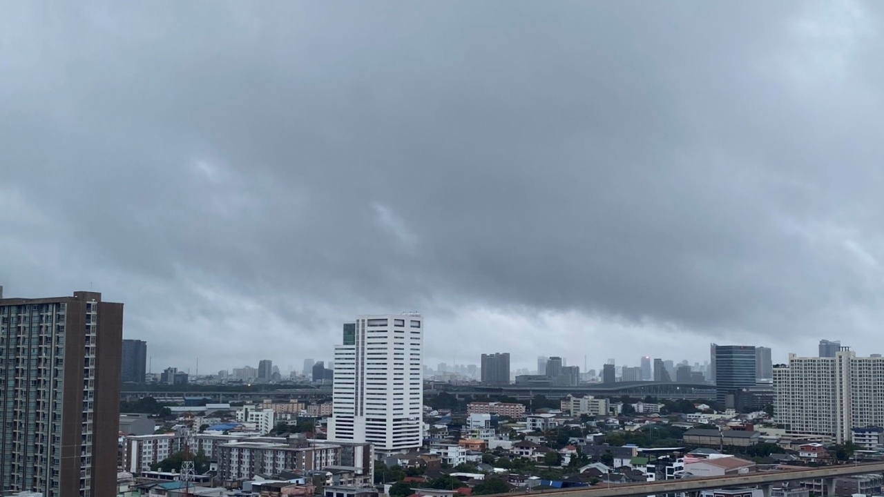 กทม. อัปเดตเช้านี้ กลุ่มเมฆฝนผืนใหญ่เข้าพื้นที่แล้ว หลายเขตมีฝนเล็กน้อยถึงปานกลาง
