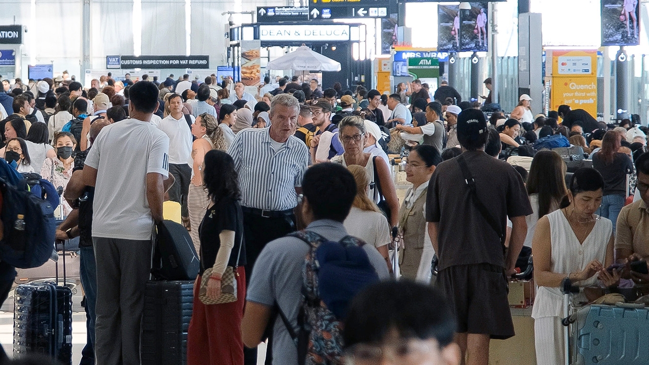 สรุป 10 ประเด็น เข้าไทยก็จ่าย ออกไทยก็เก็บ? ไขข้อข้องใจภาษีเดินทางนอก อัตราสูงสุด 5,000บาท/คน