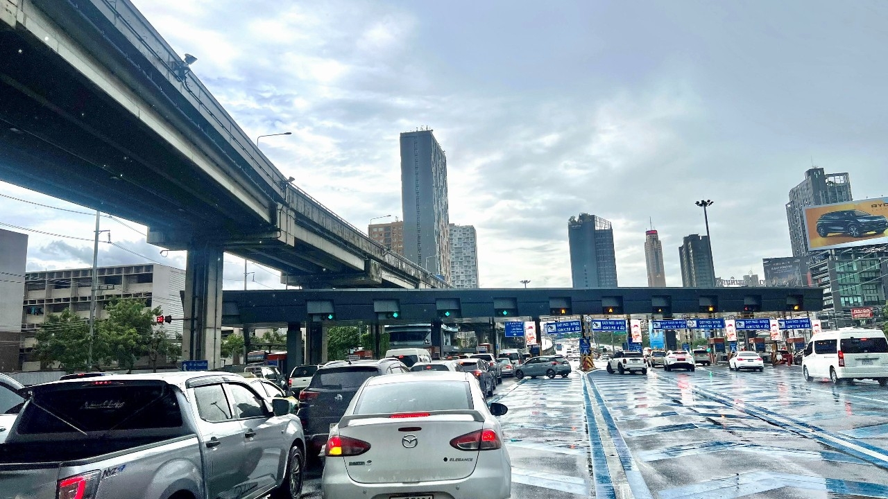 วันนี้ขึ้นทางด่วนฟรี 3 สายทาง รวม 63 ด่าน เพิ่มความสะดวกในการเดินทาง ลดภาระค่าใช้จ่าย