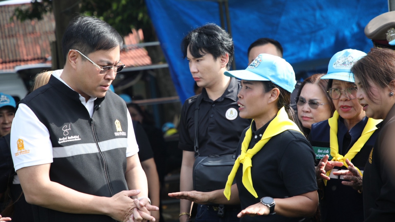 “อัครนันท์” นำทีมลงราชบุรี เร่งสำรวจซ่อมโรงเรียนและห้องสมุดที่เสียหายจากน้ำท่วม