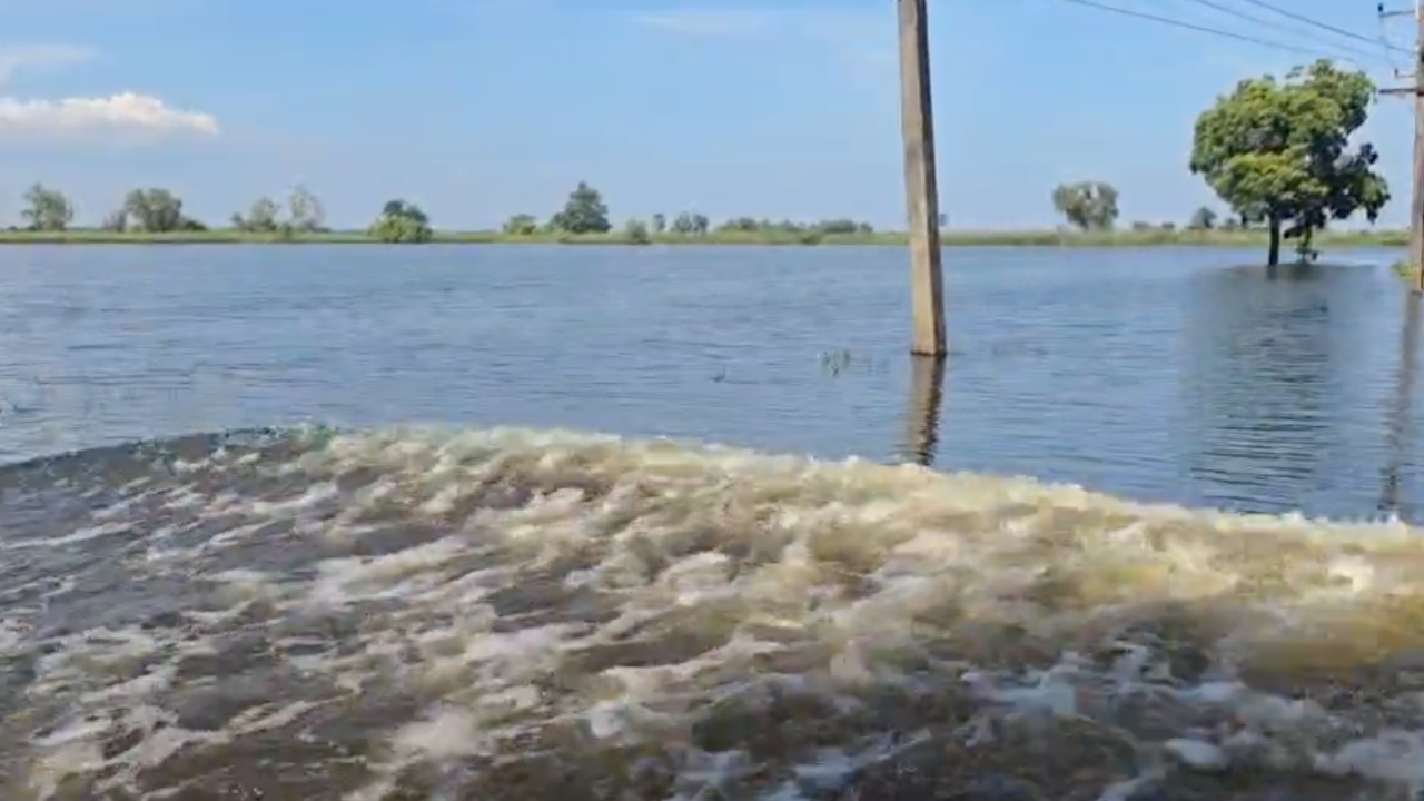 น้ำท่วมปราจีนบุรี บางจุดน้ำยังสูง 1 เมตร ชาวบ้านลำบาก ต้องใช้เรือสัญจร