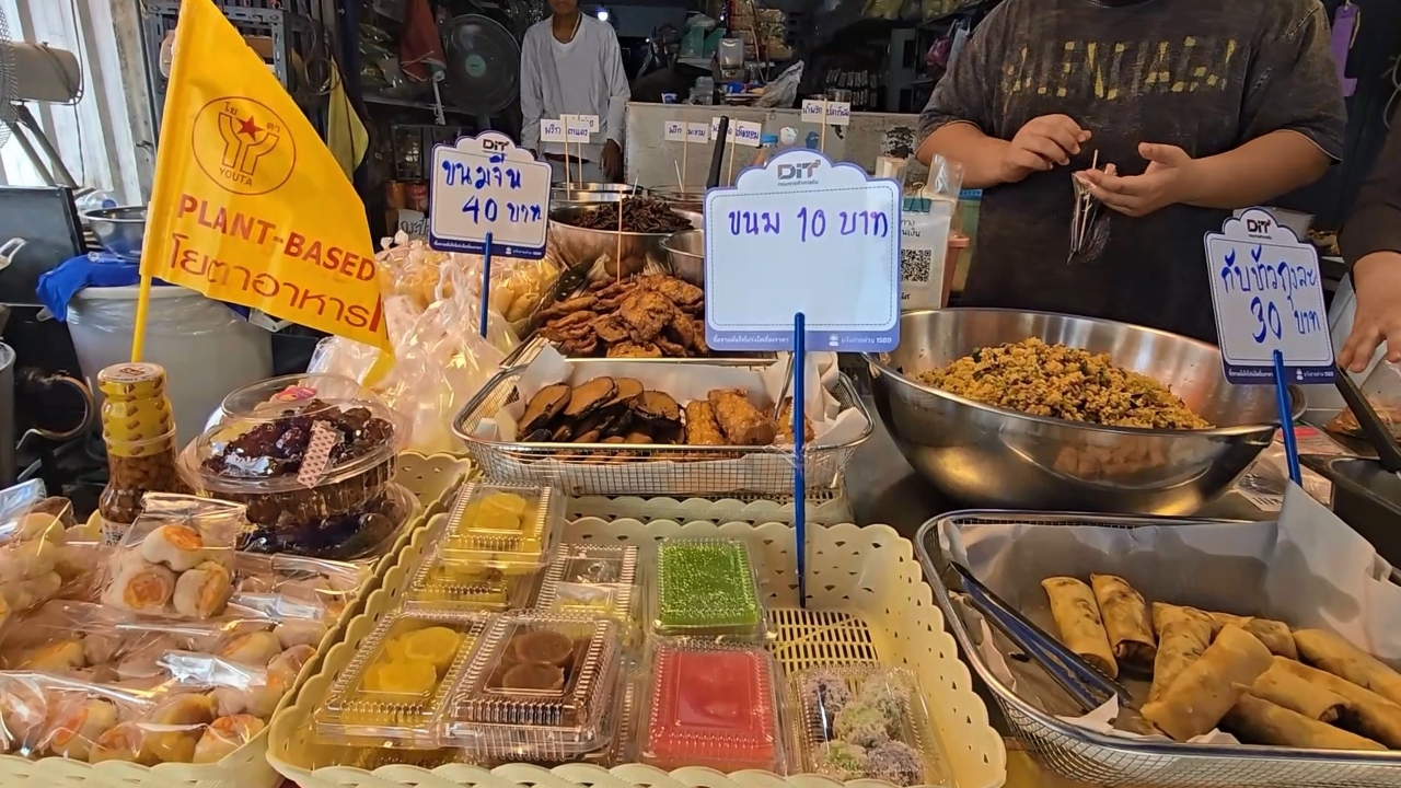 อุทัยธานี บรรยากาศกินเจคึกคัก ร้านดังตรึงราคาอาหารเจเริ่มต้นถุงละ 30 บาท