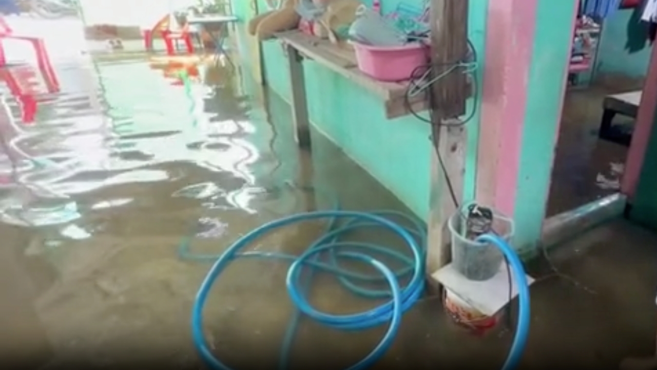 หนุ่มวัย 19 ปี ถูกไฟดูดเสียชีวิต หลังใช้ไดโว่สูบน้ำท่วมบ้าน