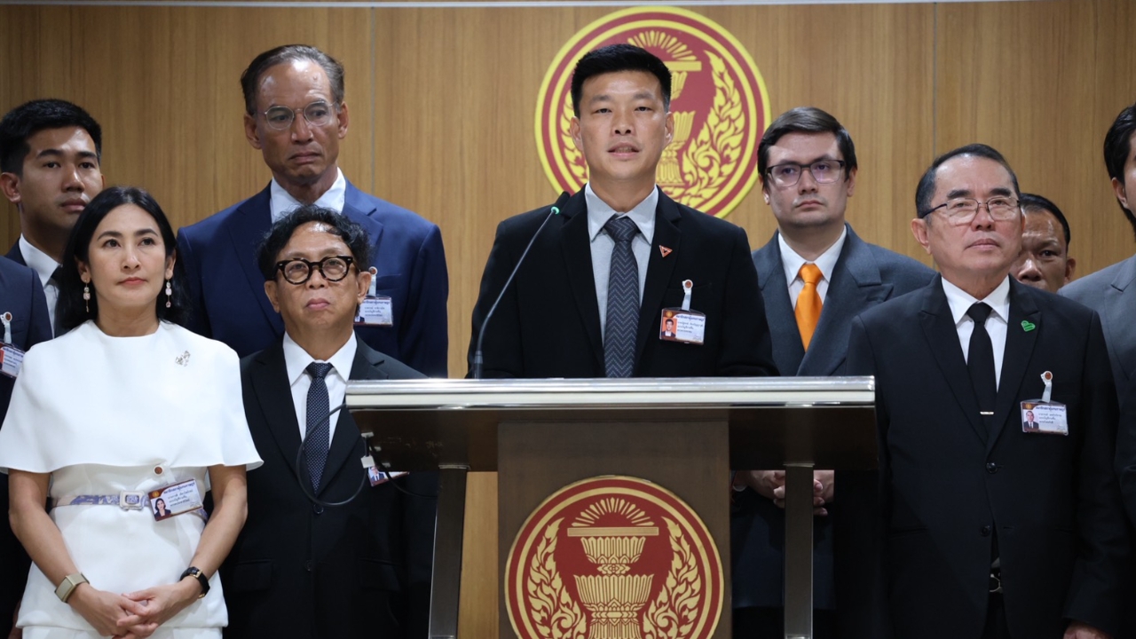 ฝ่ายค้านยื่นญัตติอภิปรายไม่ไว้วางใจ 18 รัฐมนตรี จ่อเอาผิดรายบุคคลหลังซักฟอก