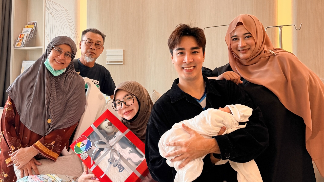 ฟีฟ่า เปรมอนันต์ คุณพ่อป้ายแดง ภรรยาคลอดลูกชาย น้องอรัชช์ แฟนๆ ร่วมยินดีแน่น