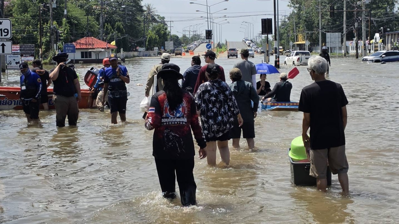 น้ำท่วมปราจีนบุรียังหนัก กระทบชาวบ้านจำนวนมาก ต้องอพยพมาอยู่ศูนย์พักพิง