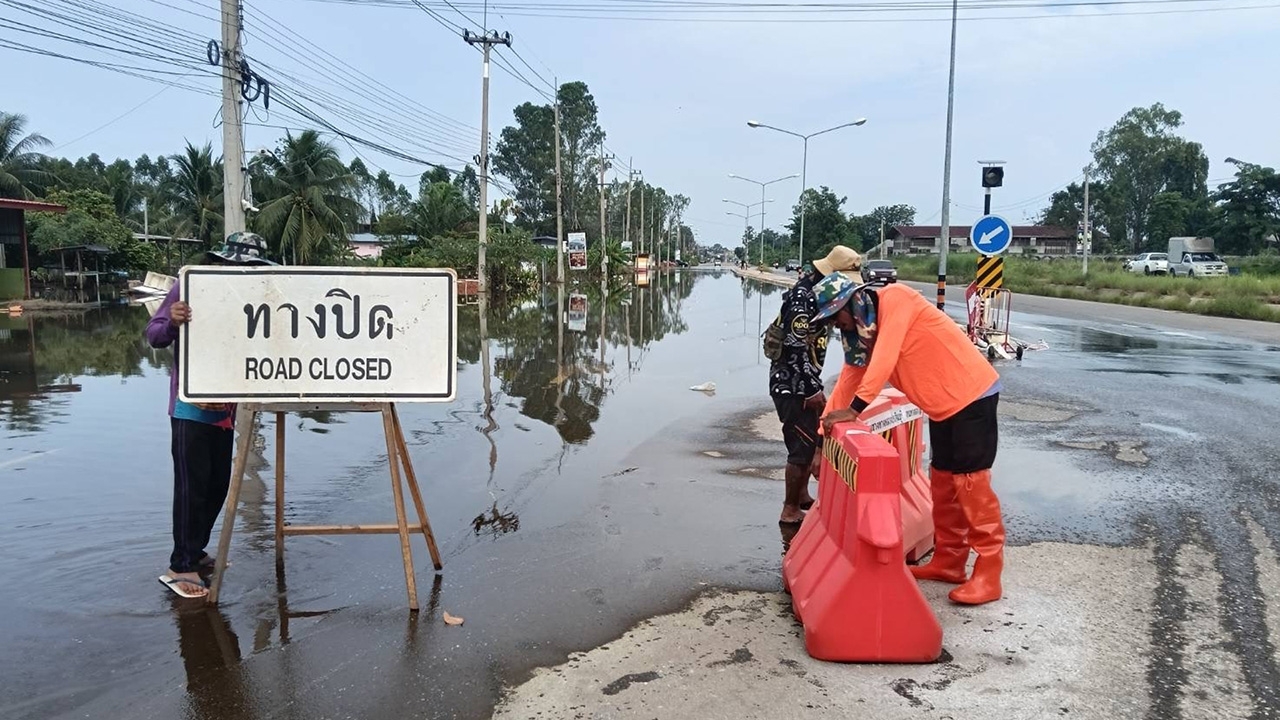 เช็กเส้นทางเลี่ยง น้ำท่วมถนน 19 จังหวัด ทางหลวงพัง 156 แห่ง รถสัญจรไม่ได้ 39 จุด