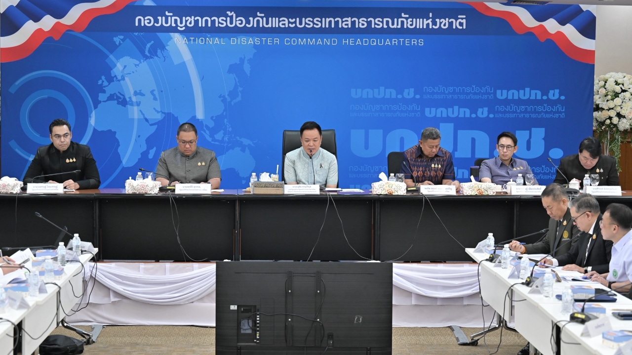 นายกฯ ประชุมติดตามสถานการณ์น้ำ เปิดยอดโอนเงินเยียวยาแล้ว 600 กว่าราย เฝ้าระวังภาคใต้ การ์ดอย่าตก