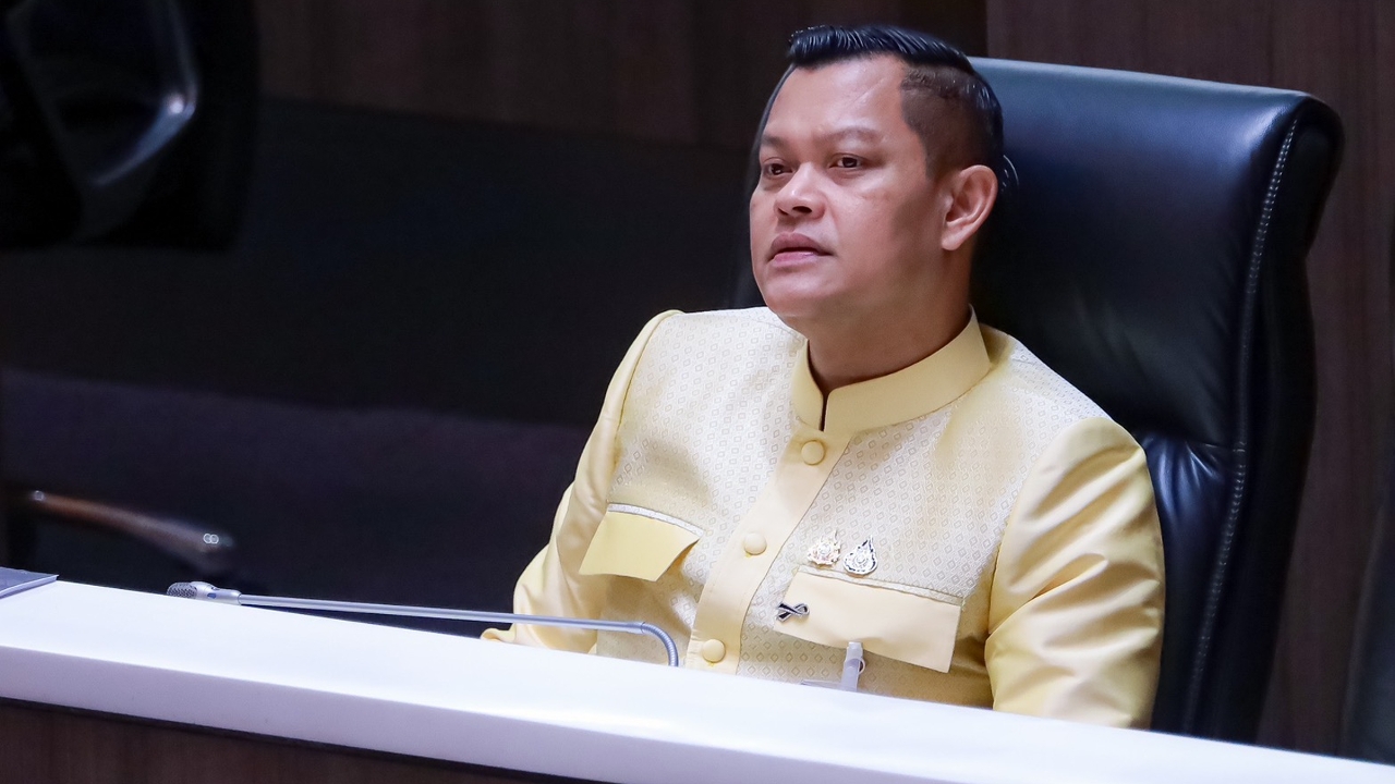 “ธนกร”สวน “ณัฐพงษ์” ใส่แต่เกียร์ถอย รอน้ำลดแล้วค่อยสร้างภาพช่วยประชาชนเก็บกวาดขยะ