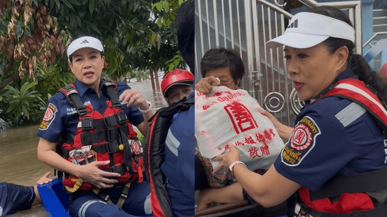 “กบ ปภัสรา” ฝ่าฝนลงเรือแจกของถึงมือพี่น้อง 3 ชุมชนริมเจ้าพระยา ถึงฝนจะตกสูงขึ้นเราก็ไม่หวั่น