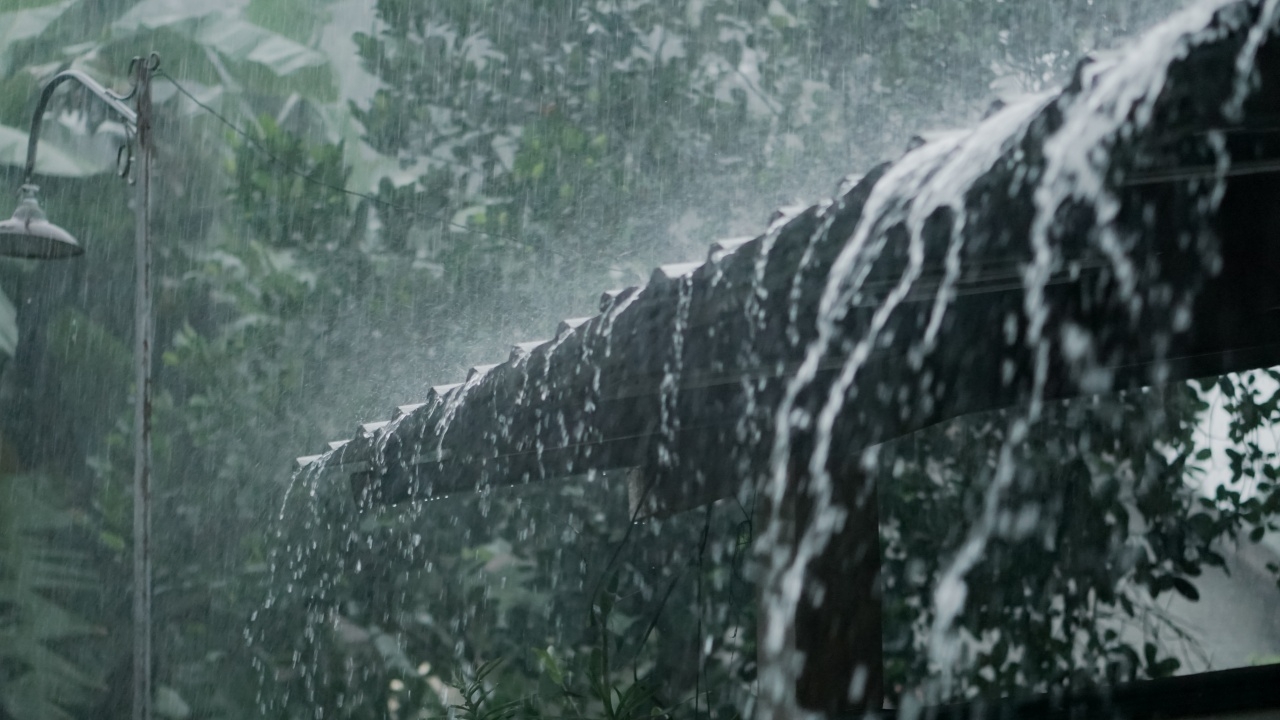 เช็กรายชื่อจังหวัดเสี่ยง "ฝนตกหนักถึงหนักมาก" 19-25 ต.ค. เฝ้าระวังน้ำท่วมฉับพลัน