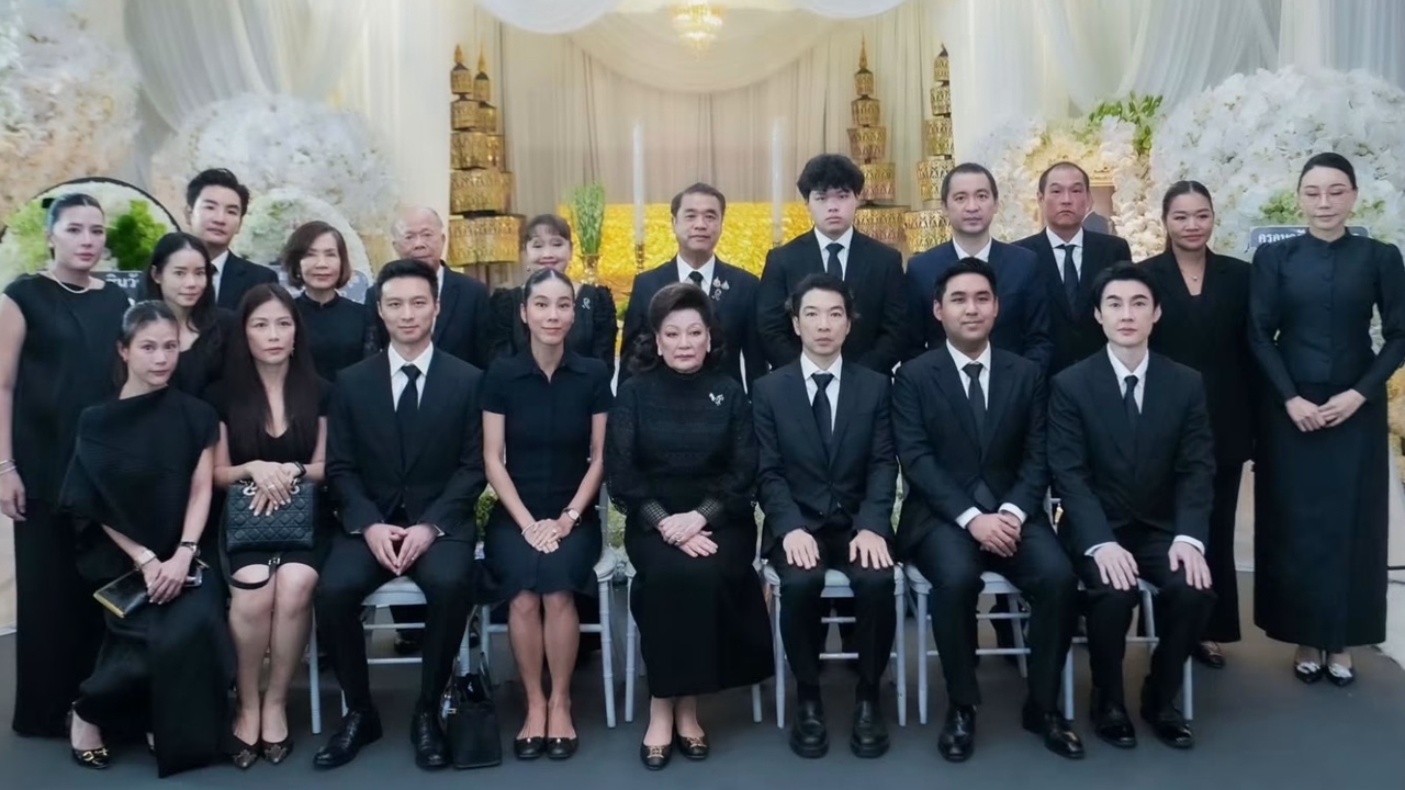 “ไอเดียร์” พร้อมสามี ร่วมพิธีสวดพระอภิธรรม “สรรเสริญ จุฬางกูร”