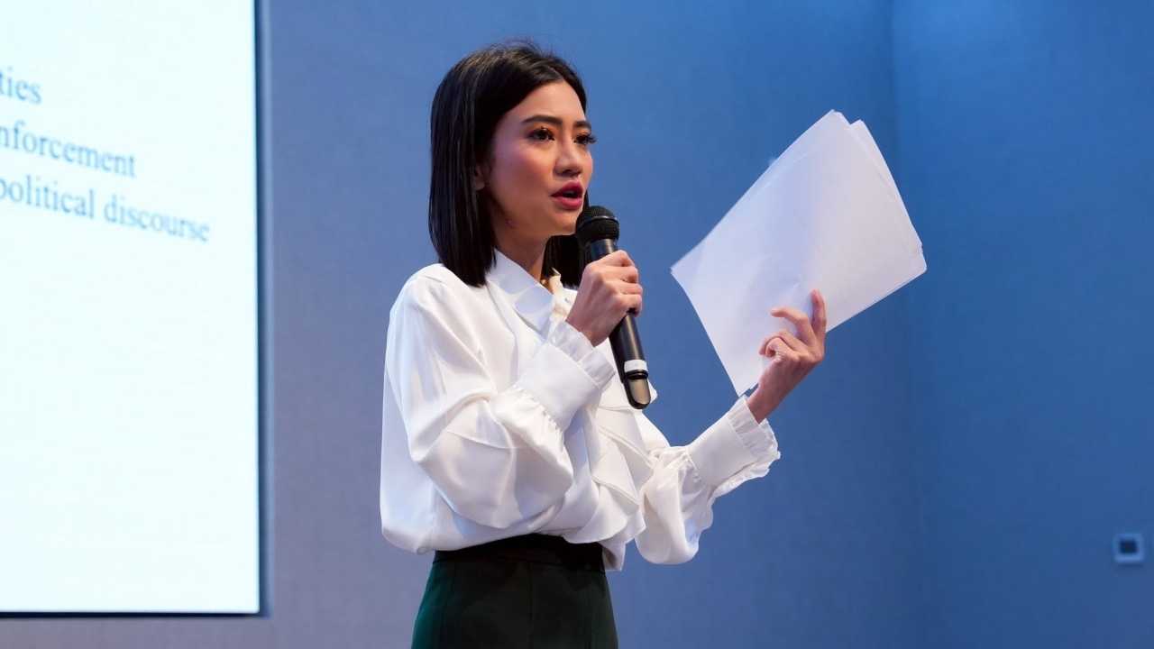 “ธิษะณา” ซัด “ไอซ์” วัวลืมตีน เนรคุณผู้ร่วมสร้างอุดมการณ์ทางการเมือง