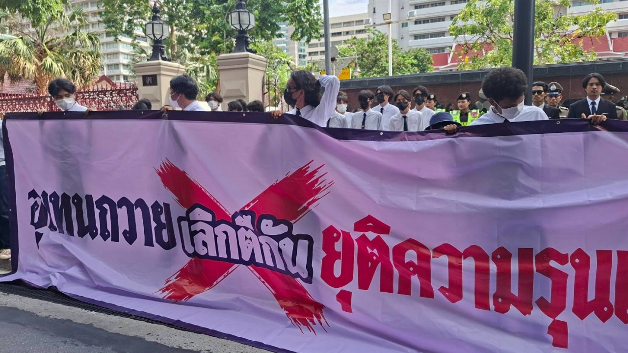 นักศึกษาอุเทนถวาย ประกาศยุติความรุนแรงกับช่างกลปทุมวัน ยันไม่เกี่ยวข้อพิพาทที่ดินจุฬาฯ