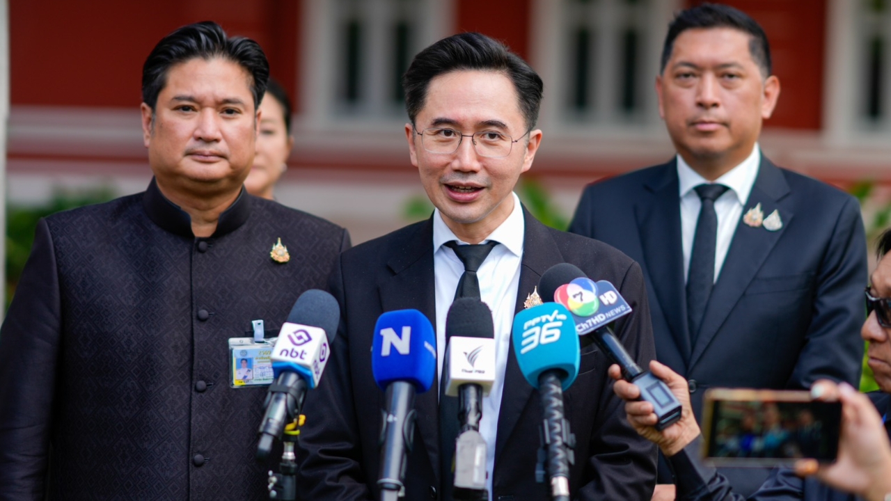 “ยศชนัน” ยันเพื่อไทยไม่หวั่นกระแส กธ. ควบรวม ภท. ขอมุ่งชูผลงานสู้ ย้ำจุดยืนหนุนรัฐบาลมีเอกภาพ