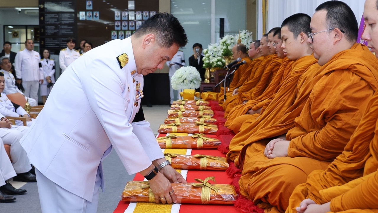 “วราวุธ” นำทำบุญเนื่องในวันคล้ายวันสวรรคต พระบรมราชชนนีพันปีหลวง