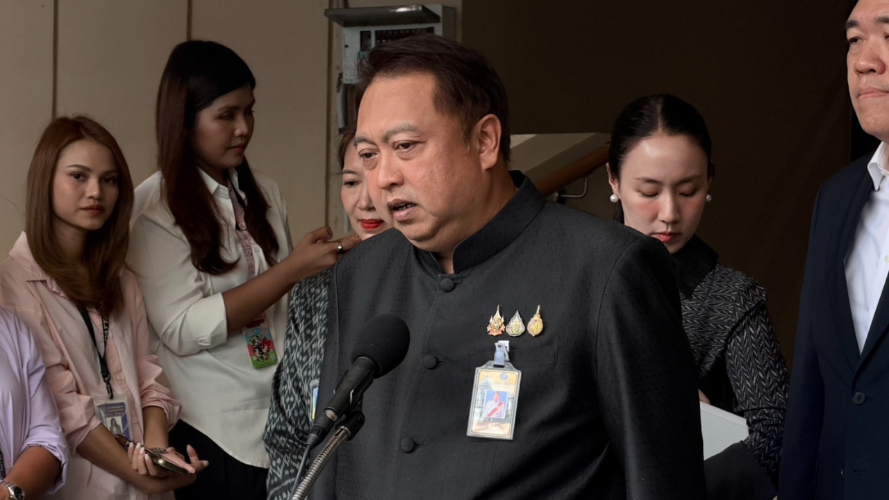 “สุชาติ” ซัด ปชน. พรรษาน้อย-เป็นเด็กวันยังค่ำ บอกตัวเองคงอิทธิฤทธิ์เยอะ เลยถูกซักฟอกทุกครั้ง