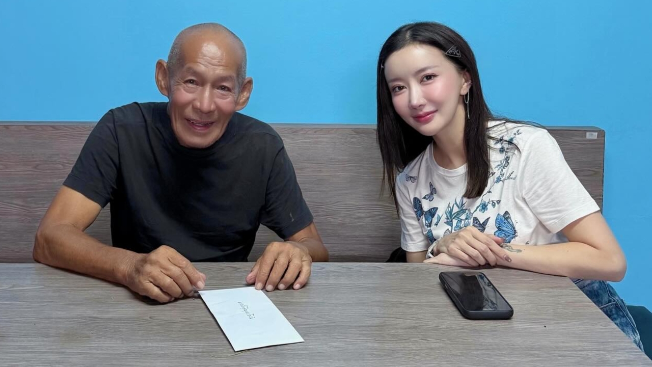 กวาง รติชา-จิน จรินทร์ มอบเงินให้ โยธิน มาพบพันธ์ ดีใจที่เป็นส่วนเล็กๆ ในการช่วยเหลือ