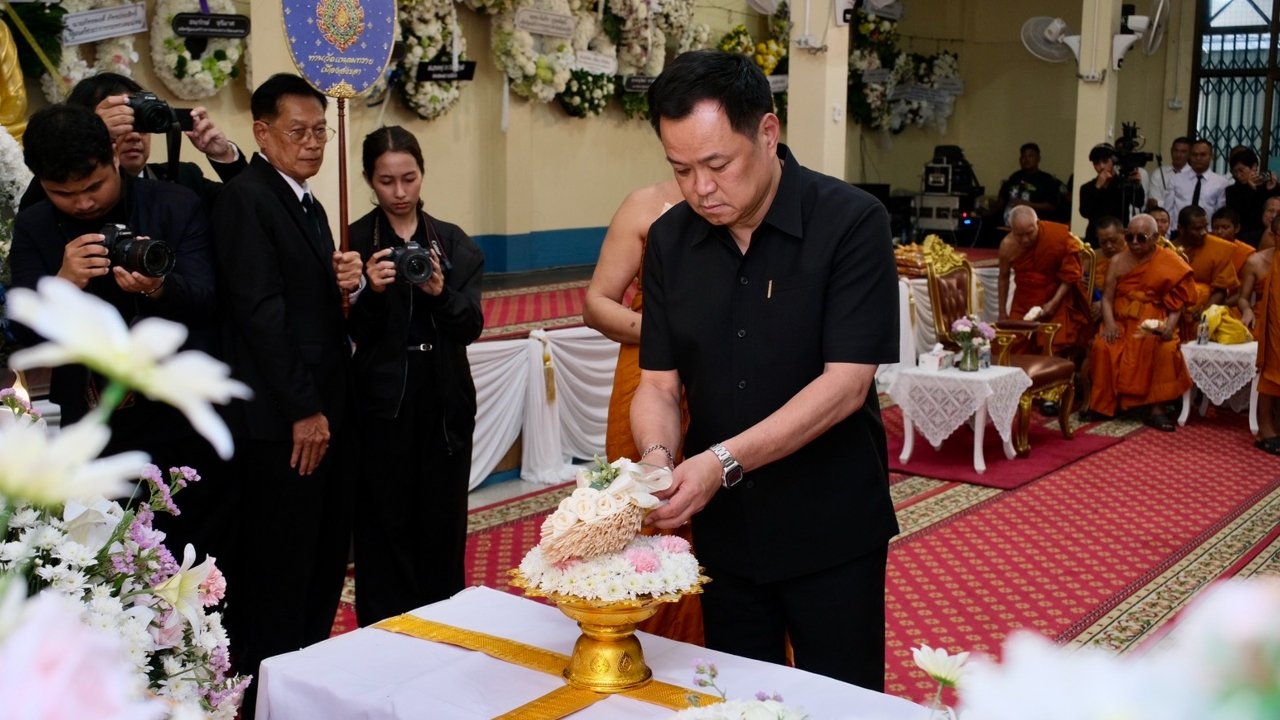 “อนุทิน” เป็นประธานพิธีฌาปนกิจมารดา “นิกร จำนง” รมต.-สส. ร่วมงานเพียบ