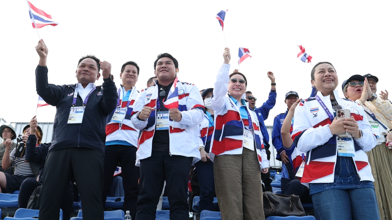 “สุรศักดิ์” เกาะขอบสนามเชียร์ฟุตบอลคนตาบอดไทย ชวนคนไทยร่วมส่งแรงใจเชียร์