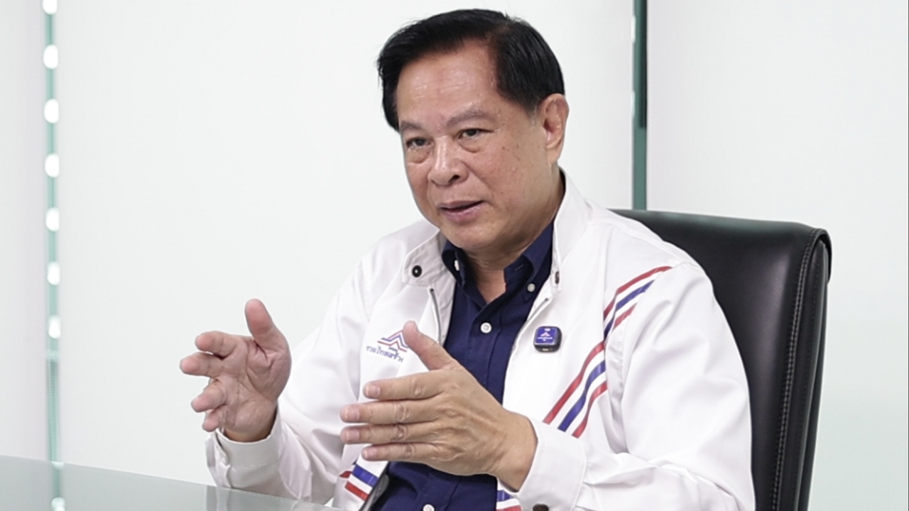 “พีระพันธุ์” กางตัวเลขราคาน้ำมันโลกขาลง แต่ราคาไทยสวนทาง