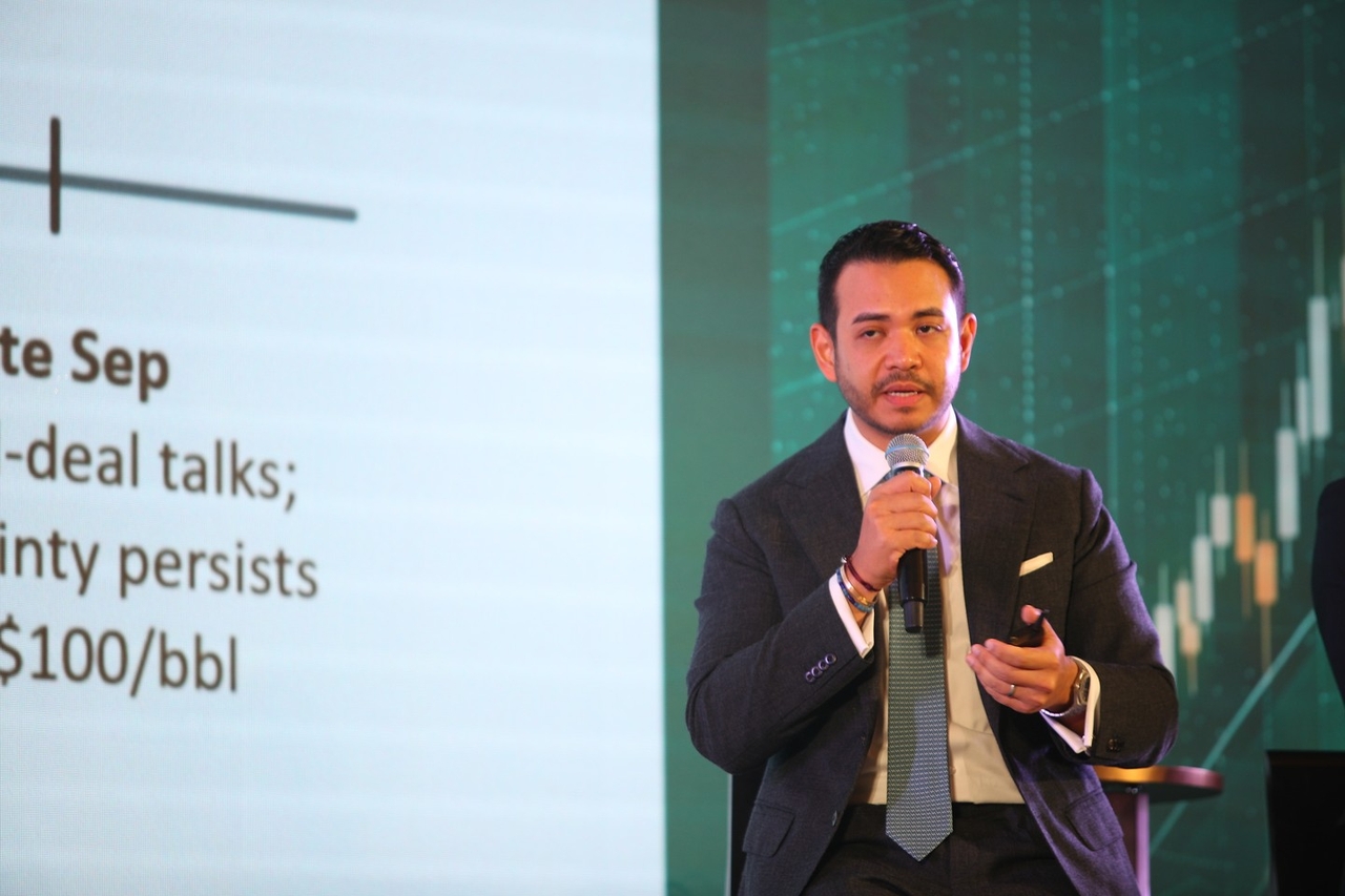 เอนีส ตียาสิริ Executive Director, Head of Southeast Asia Funds, J.P. Morgan Asset Management