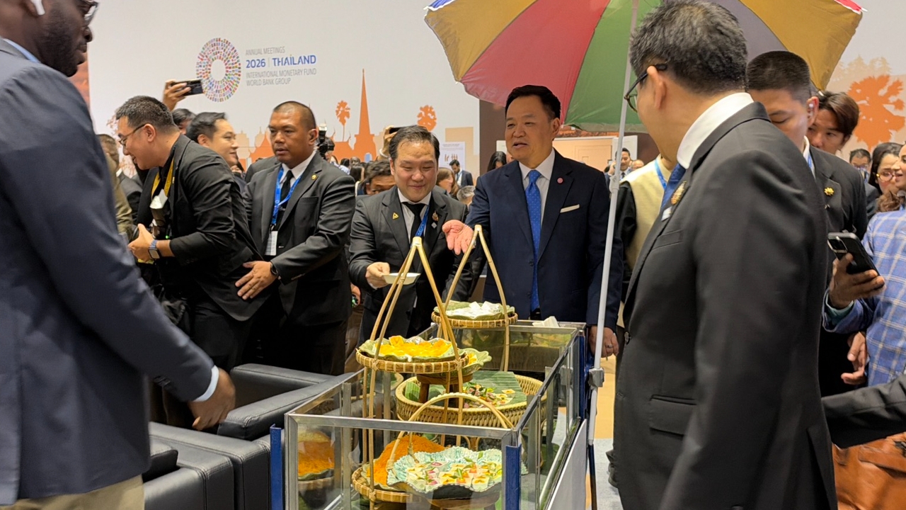 “นายกฯ” เข็นรถขนมไทยเสิร์ฟต่างชาติร่วมงาน IMF-World Bank 2026