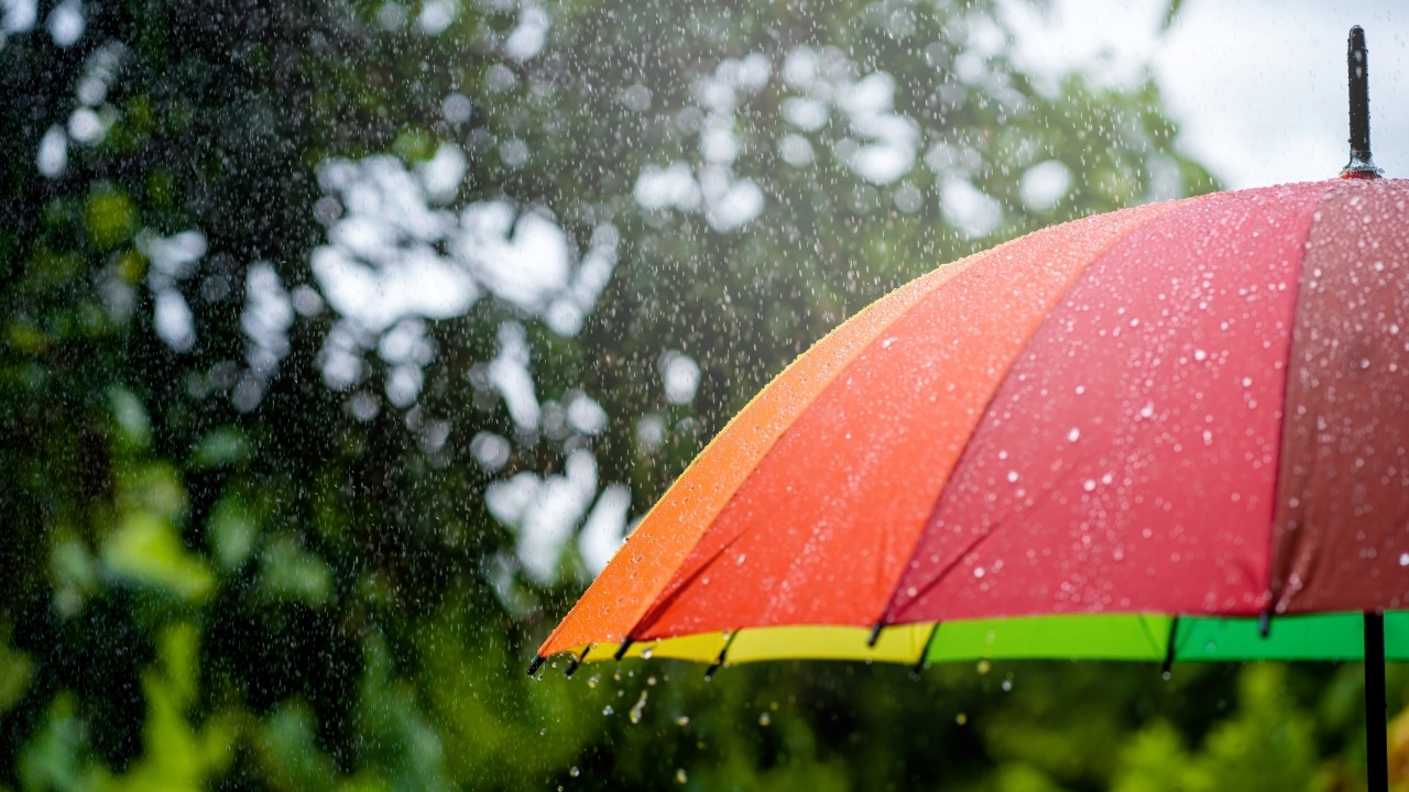 ประกาศอุตุฯ ฉบับ 5 ขยายพื้นที่เตือนฝนตก หลายจังหวัดภาคตะวันออก-กลาง รวม กทม.