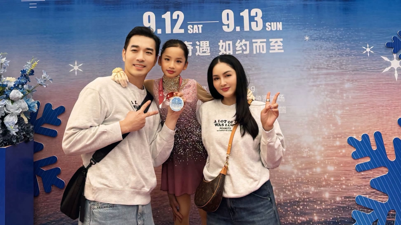 เจมส์-ครูก้อย สุดภูมิใจ น้องเมดา คว้าอันดับที่ 2 แข่งขันสเกตน้ำแข็งลีลาครั้งแรกในชีวิตที่จีน