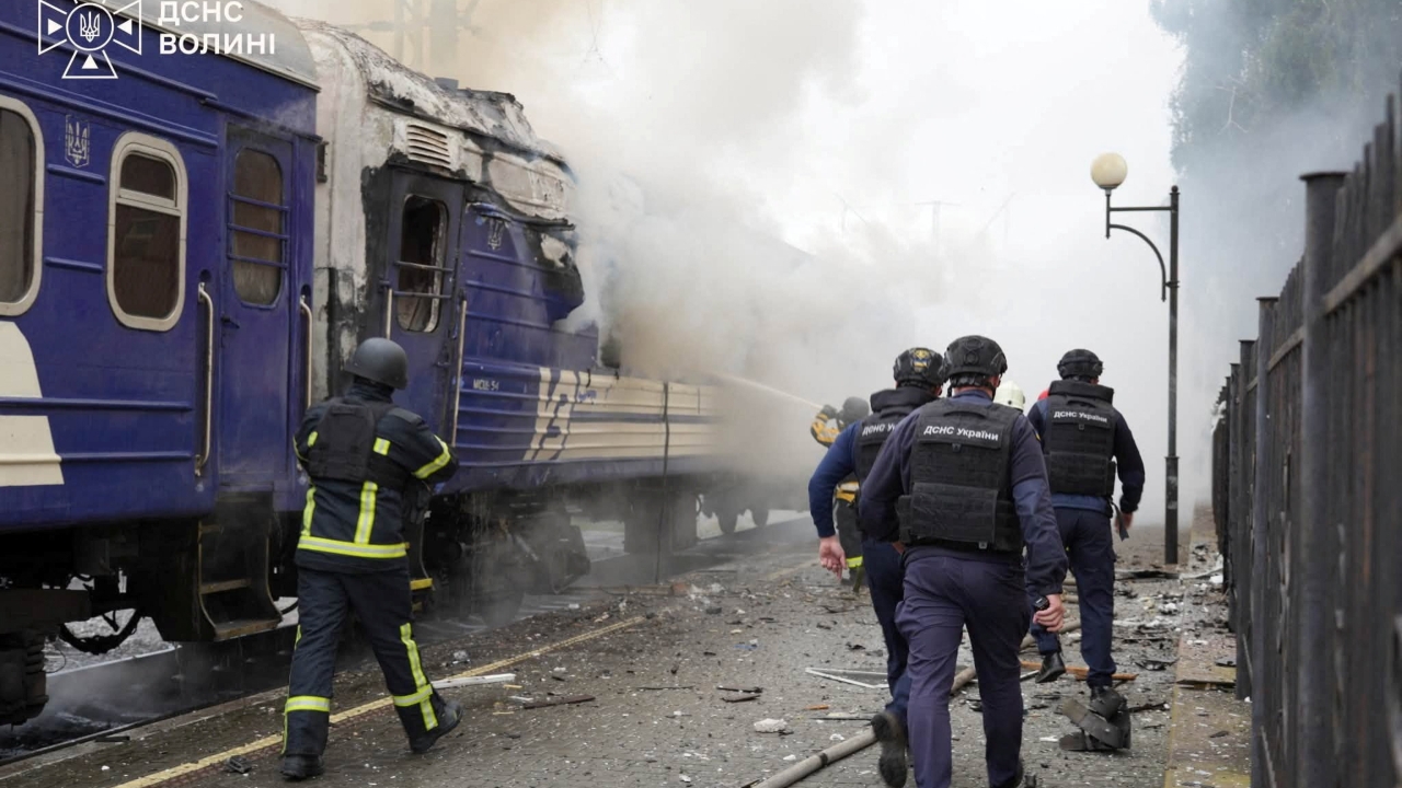 โดรนรัสเซียโจมตีรถไฟยูเครน หลังคณะของอดีตผู้นำ UK เดินทางกลับ