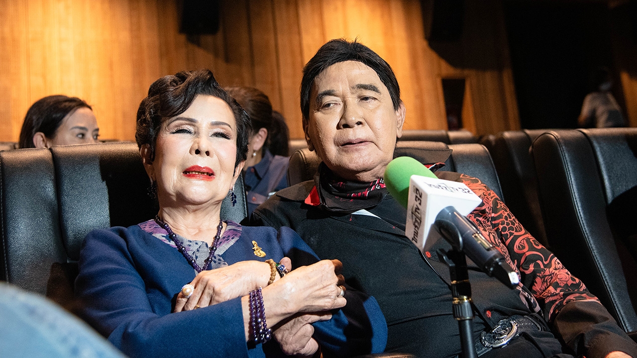 เพชรา - กรุง หวนร่วมงานรอบ 55 ปี แฟนคลับแห่ต้อนรับล้นหอภาพยนต์ 