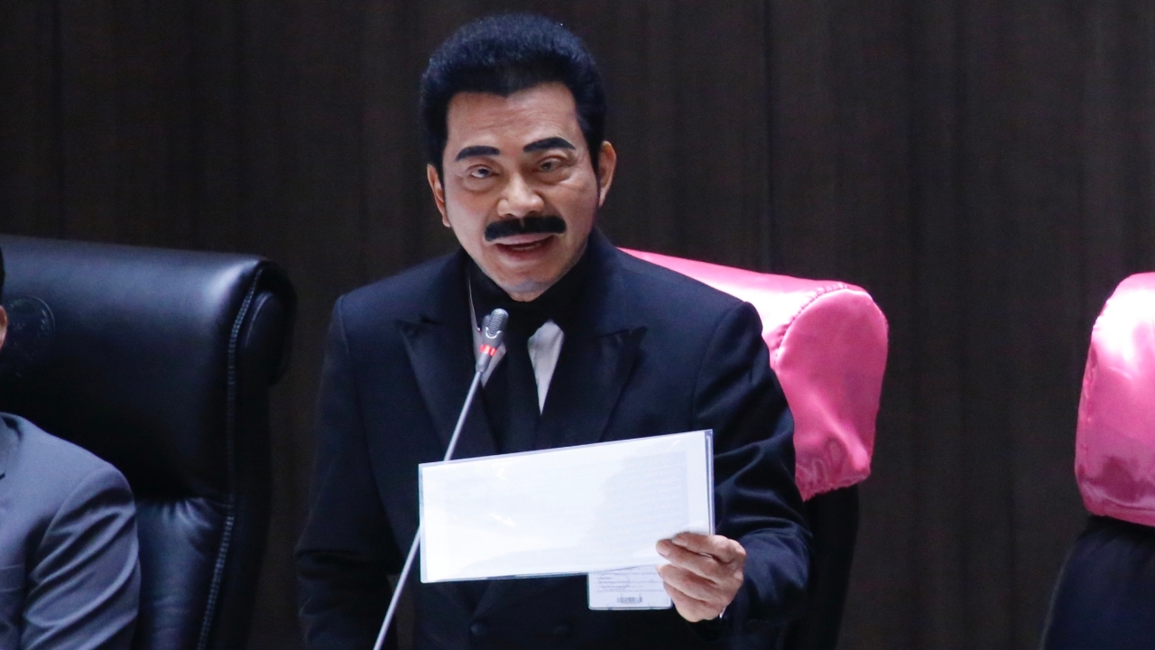 ศาลสั่งจำคุก “ศรัณย์วุฒิ ศรัณย์เกตุ” 8 เดือน คดีเสียบบัตรแทนกัน