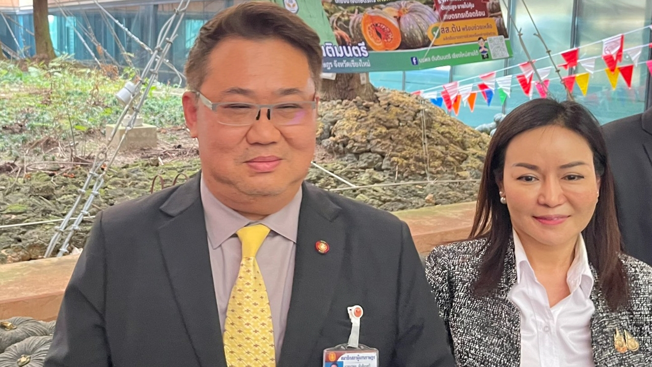 “นรพล” ขนฟักทองแม่แจ่ม 2 ตัน แจกฟรี ที่ รัฐสภา หลังราคาดิ่งเหว 