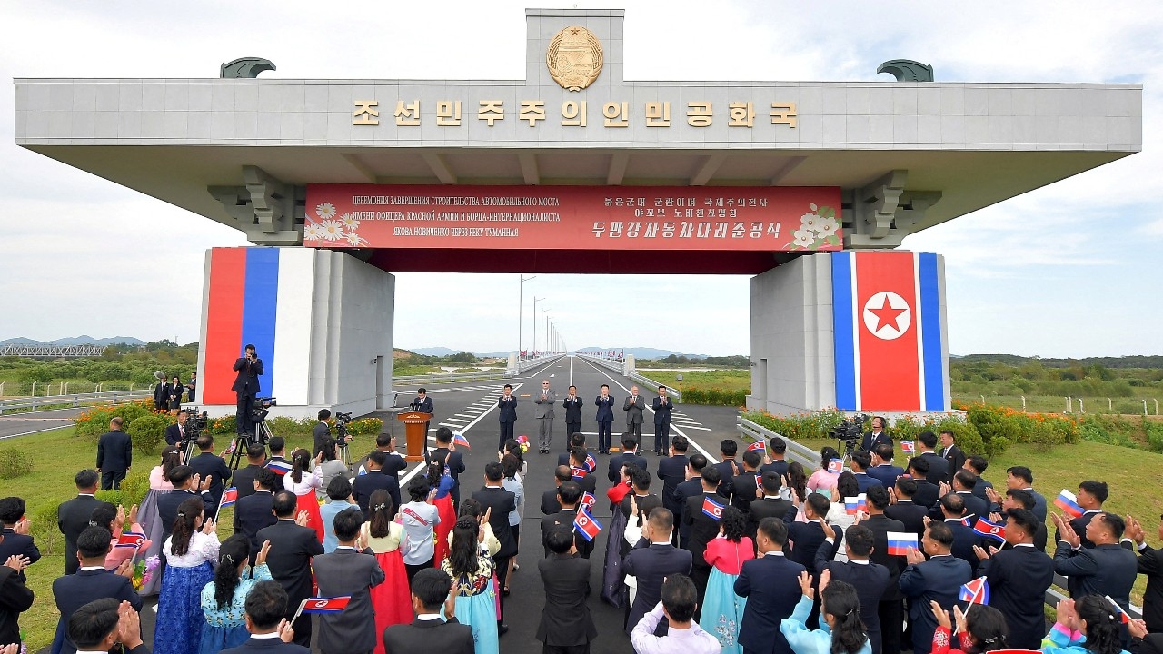 เกาหลีเหนือ-รัสเซียเปิดสะพานข้ามพรมแดนแห่งแรก กระชับสัมพันธ์แน่นแฟ้น
