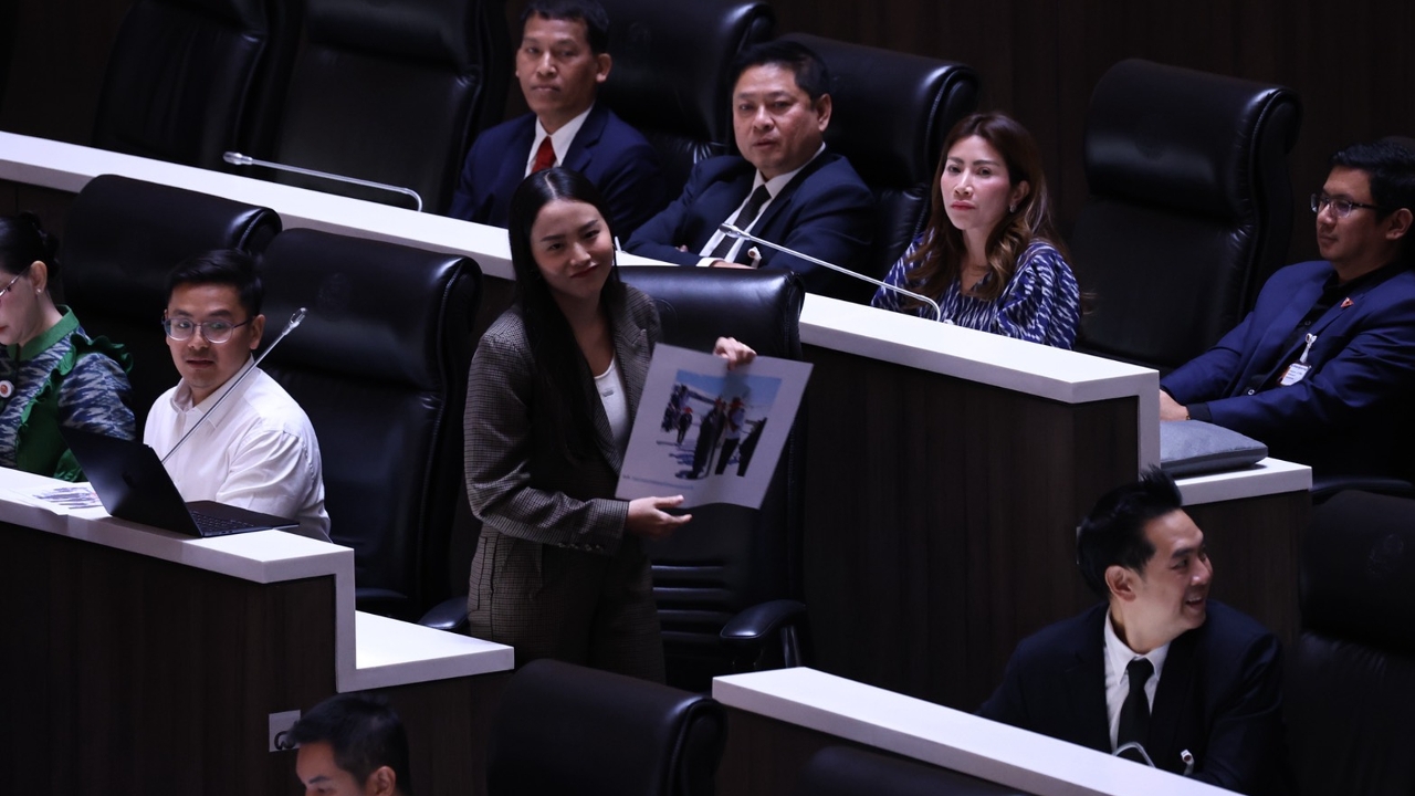 “ไอซ์” แซะบิ๊กข้าราชการ จ่อข้ามห้วยคุม “ดีเอสไอ” จุดอุณหภูมิ ทำ สส.ภูมิใจไทย ประท้วงวุ่น