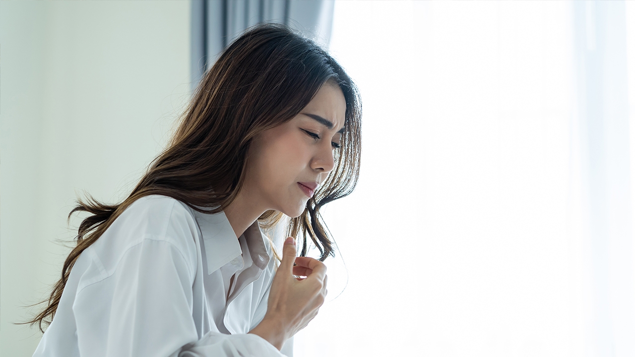 ทำไมตื่นมาคอแห้ง? เช็ก 4 สาเหตุใกล้ตัวรบกวนการนอน หลายคนทำโดยไม่รู้ตัว
