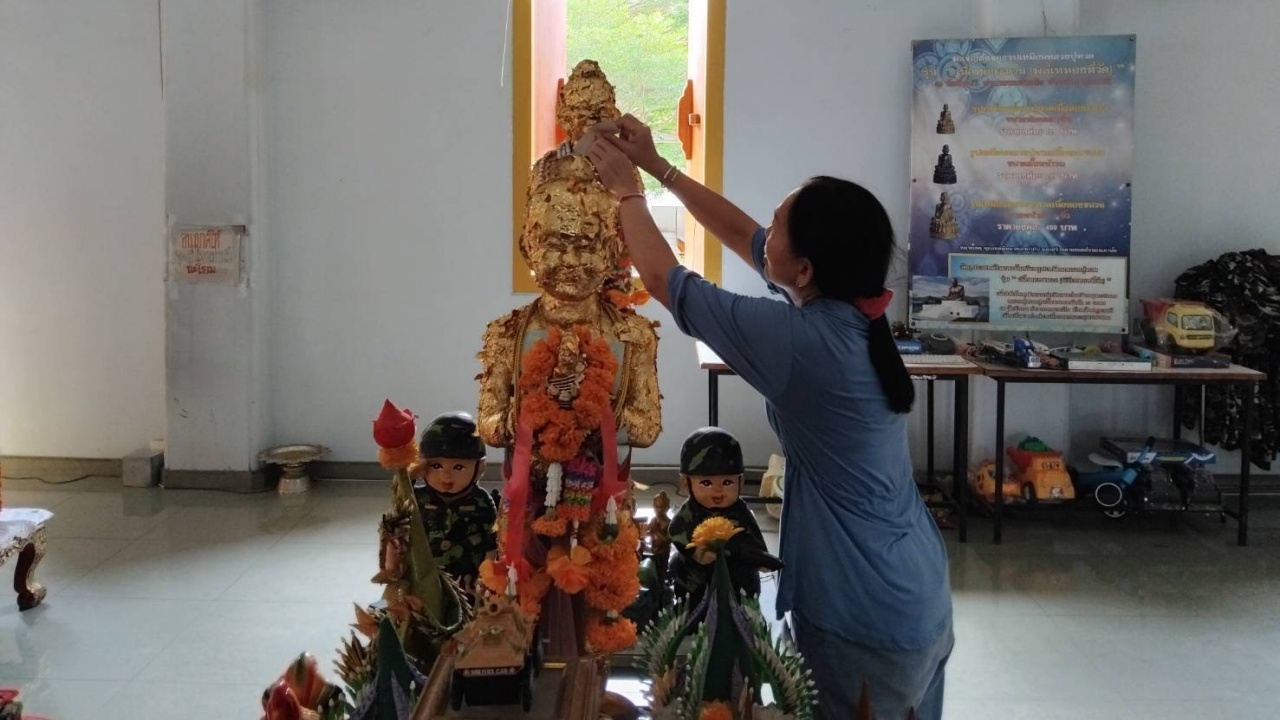 สายมูสมหวัง ได้โชคหลายงวดติด มาไหว้ขอพร "ไอ้ไข่" วัดบึงบาฯ ลุ้นเลขเด็ด 16/9/69